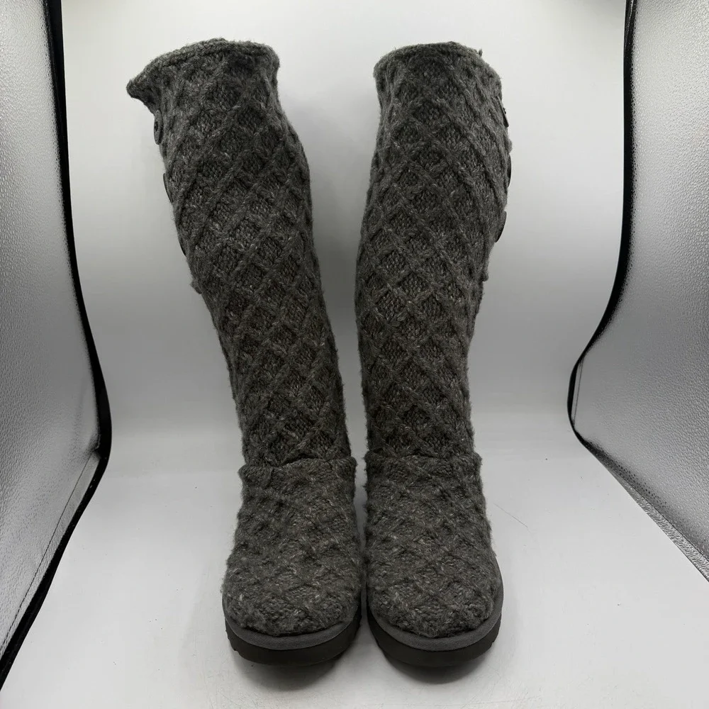 UGG Isla Knit Boots Womens Size 9 Grey Cable Knit Button Fold Over 1016557
